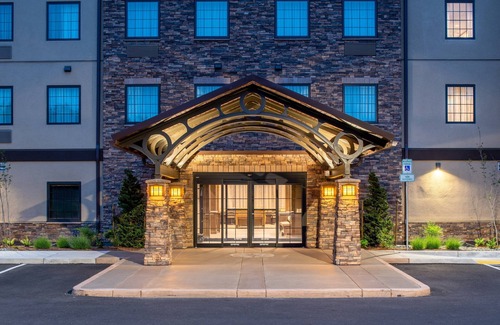 Hillsboro Apartamento | Free Breakfast. Pool. Gym. Quick Drive to Rock Creek Country Club!