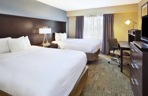 Mayfield Heights Condominio | Audiencia Suite Accesible | Centro de negocios abierto las 24 horas, gimnasio + desayuno diario gratuito