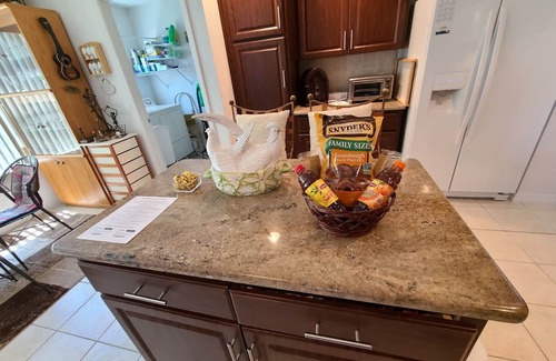 Candler Casa | FREE Golf Cart! Fabulous Location! Classy Decor! Pet-friendly!