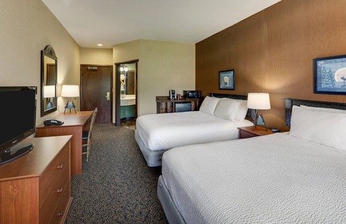 Columbia Hotel | Free Hot Breakfast! Deluxe 2 Double Beds in Stoney Creek Columbia