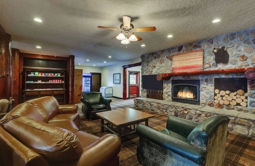 Columbia Hotel | Free Hot Breakfast! Deluxe 2 Double Beds in Stoney Creek Columbia