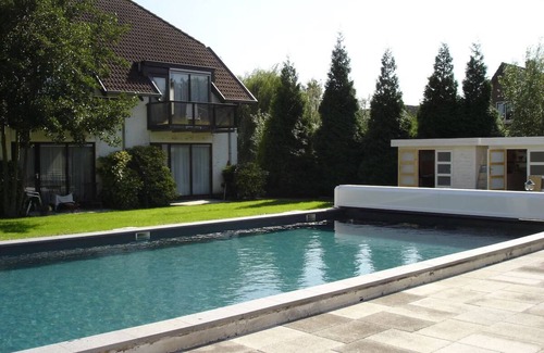 Lekkerkerk Hotel | Free Parking | Outdoor Pool & Terrace Dining in a Relaxing Countryside Setting