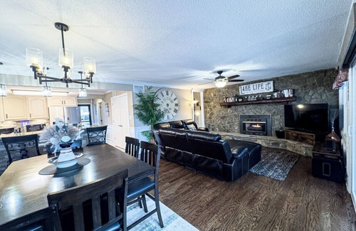 Albemarle Casa | Lake Tillery Main Channel Lakefront Home