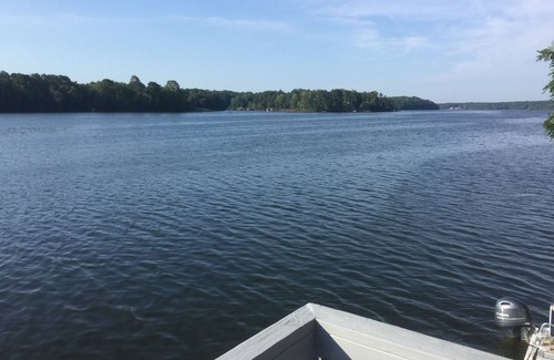 Albemarle Casa | Lake Tillery Main Channel Lakefront Home