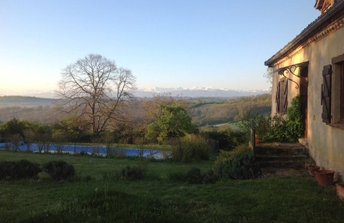 Aurignac Casa | Cortijo francés con piscina y vistas de los Pirineos