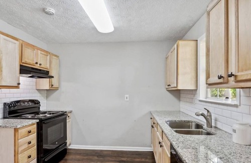 Hapeville Casa | Fresh and cozy 2bd 1bath home. Only 10mins to the airport and 10mins to the city