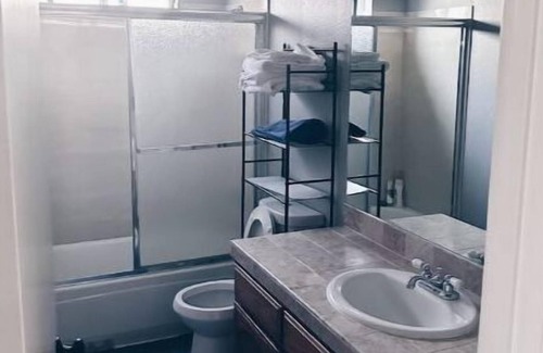 Turlock Casa | Freshly Remodeled Modern Home