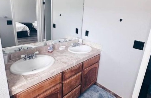 Turlock Casa | Freshly Remodeled Modern Home