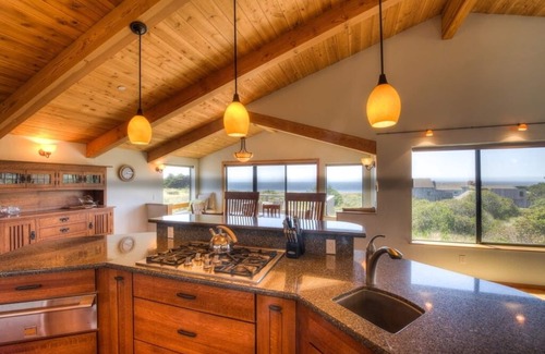 Sea Ranch Casa | Friends and family will love staying at Tranquility Base in the Sea Ranch