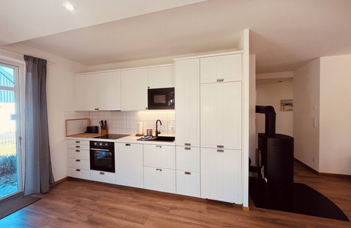 Born auf dem Darss Apartamento | Friesia - thatched roof, fireplace, terrace, garden, sun loungers, close to the forest, Baltic Sea 6km away, WLAN