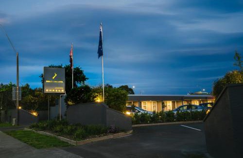 Hastings Hotel | Frimley Lodge Motel - with Airport Shuttle service- Best Location in Town