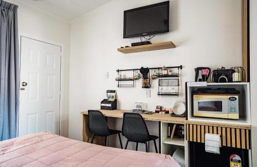 Hastings Hotel | Frimley Lodge Motel - with Airport Shuttle service- Best Location in Town