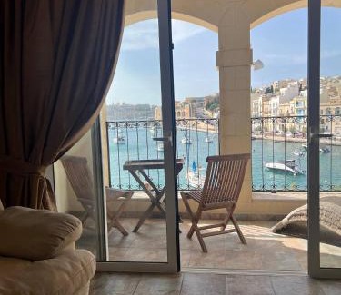 Kalkara Cama Y Desayuno | Front Row Malta - Your Grand Harbour Home with Rooftop Terrace & Views of Valletta