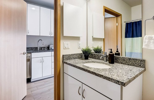 Lower East Side Apartamento | FRONTDESK Rhythm Apts Lower East Side Milwaukee