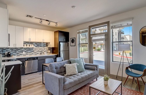 Tempe Apartamento | FRONTDESK Vela at Tempe Town Lake Apts