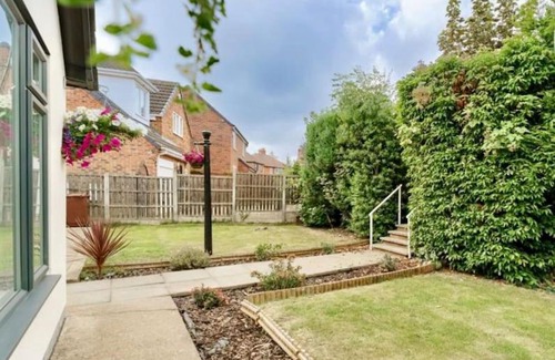 Thurnscoe Casa | Full Modern Home - short & long stays