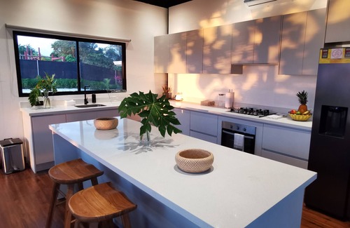 Santa Teresa Alquiler De Eote | Full Ocean View Glass House. Fully Equipped Kitchen, AC, 100mb wifi, TV