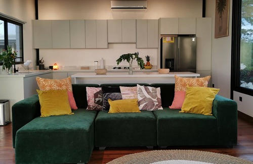 Santa Teresa Alquiler De Eote | Full Ocean View Glass House. Fully Equipped Kitchen, AC, 100mb wifi, TV
