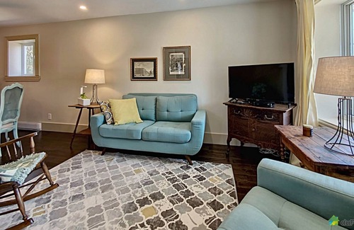 Charny Casa | Fully equipped, well located, sleeps 5, DOG FRIENDLY, bookings for 31 days +