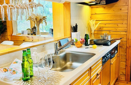 Sano Cabina | Fully equipped with wood stove, large projector, hammock, board games, toys, and other amenities for a comfortable stay! Modern log house, 17 minutes from Ashikaga Flower Park!