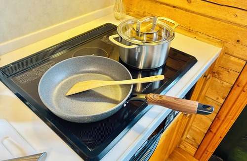 Sano Cabina | Fully equipped with wood stove, large projector, hammock, board games, toys, and other amenities for a comfortable stay! Modern log house, 17 minutes from Ashikaga Flower Park!