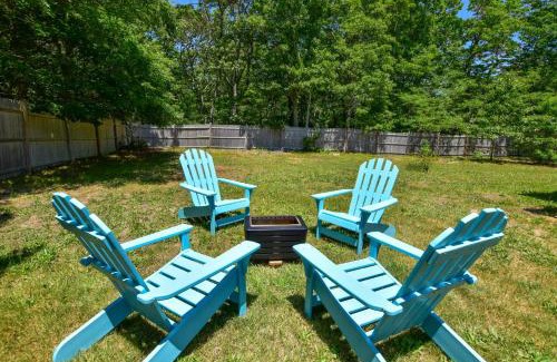 North Eastham Casa | Fully fenced yard and minutes to bayside beaches