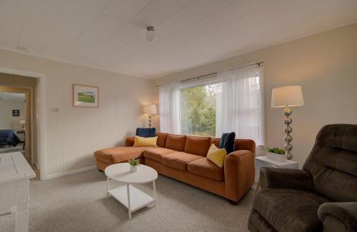 North Eastham Casa | Fully fenced yard and minutes to bayside beaches