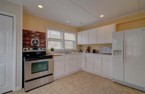 North Eastham Casa | Fully fenced yard and minutes to bayside beaches