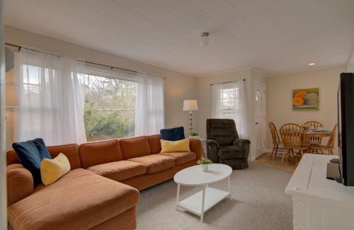 North Eastham Casa | Fully fenced yard and minutes to bayside beaches