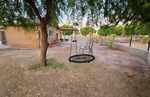 Yuma Casa | Fully Fenced Yard. Mini Split AC. Private Driveway Parking.