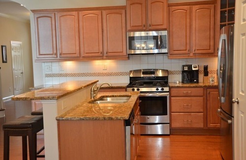 Apex Casa | FULLY FURNISHED - 12 OAKS