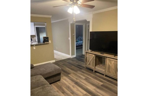 Fayetteville Casa | Fully Remodeled Cozy & Warm Home