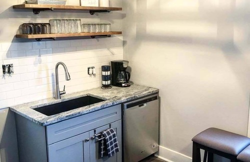 Loveland Condominio | Fully Remodeled Urban Styled 2nd floor unit in Historic District!