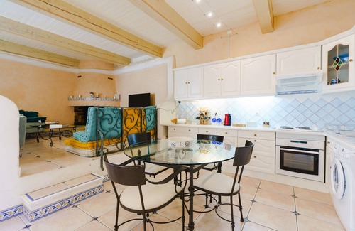 Lespignan Casa | Casa francesa del siglo XIX totalmente renovada con piscina privada y patio interior