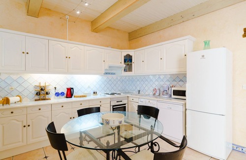 Lespignan Casa | Casa francesa del siglo XIX totalmente renovada con piscina privada y patio interior
