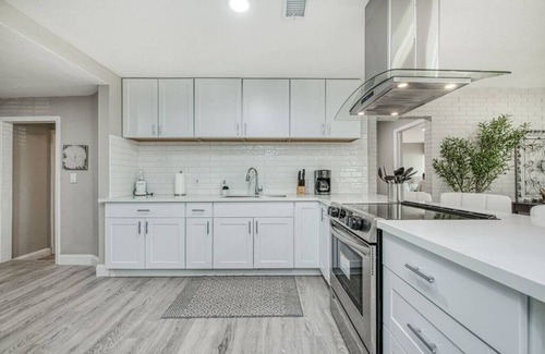 Raisin Casa | Fun City Haven Spacious Retreat in Fresno