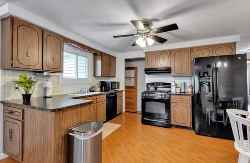 Rochester Casa | FUN, FAMILY, POOL, GAMING ROOM, FIREPIT Super close to everything! Pets friendly