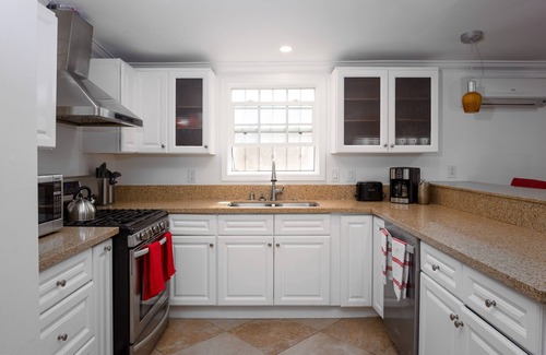 Lawndale Casa | FUN Game Rm, Mem Foam by Beach in South Bay Pets