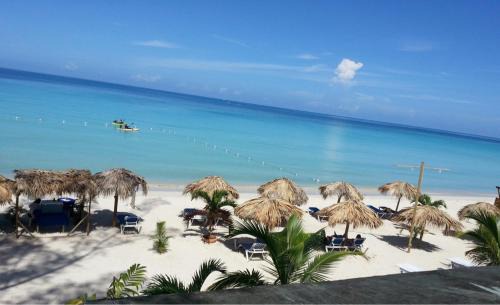 Negril Hotel | Fun Holiday Beach Hotel