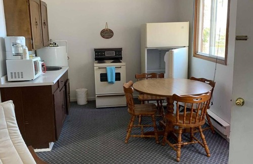 Edgetts Landing Hotel | Fundy Rocks Motel and Chocolate River Cottages