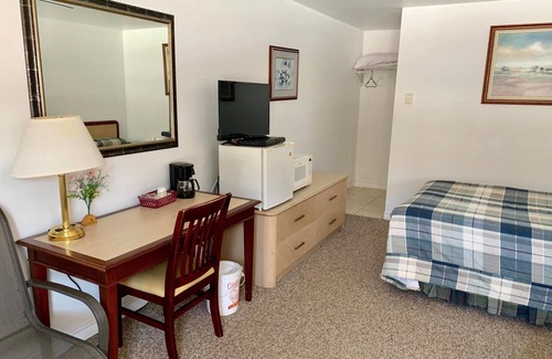 Edgetts Landing Hotel | Fundy Rocks Motel and Chocolate River Cottages