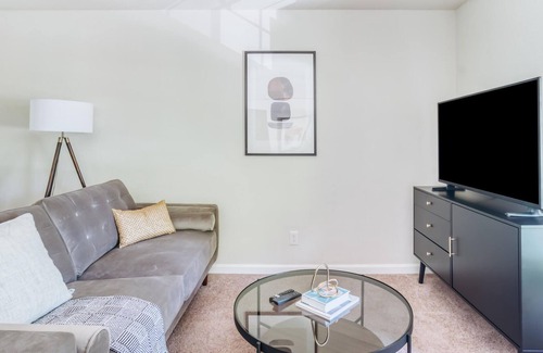 Walnut Creek Apartamento | Furnished 1BR in Walnut Creek, Pool + Pet-Friendly