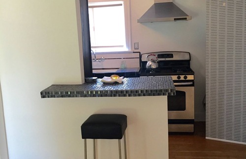 Pacific - Edison Cabaña | Furnished Artistic 1 bedroom cottage in quiet yet central, LA location