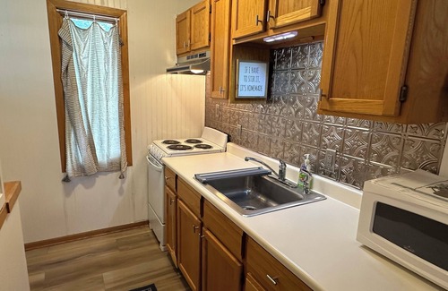 Clear Lake Cabaña | Furnished Cottage by the Lake! Great location, short or long-term stays welcome!