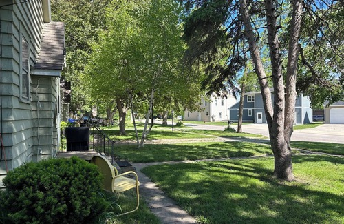 Clear Lake Cabaña | Furnished Cottage by the Lake! Great location, short or long-term stays welcome!