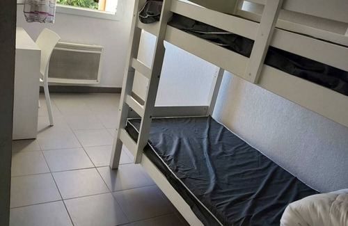 Argeles-sur-Mer Alquiler De Eote | Furnished rental : Bright and air-conditioned 6/8-bed apartment.