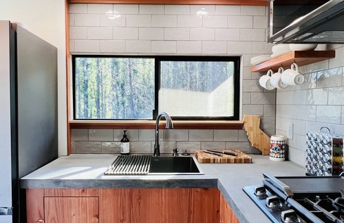 Boulder Creek Cabina | Fynix - Unique Container Home in Redwood Forests