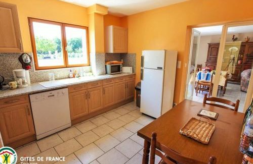 Saint-Laurent-de-Lin Casa | Gîte à Saint-Laurent-de-Lin avec jardin - FR-1-381-501