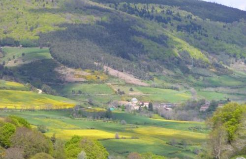 La Besseyre-Saint-Mary Casa | Gîte 10 pers avec 4 chambres et 3 salles d'eau, animaux admis - FR-1-582-94