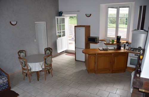 Saint-Denis-sur-Sarthon Casa | Gîte 6/7 Personnes Dans un Domaine Verdoyant, Cadre Nature Pour se Ressourcer